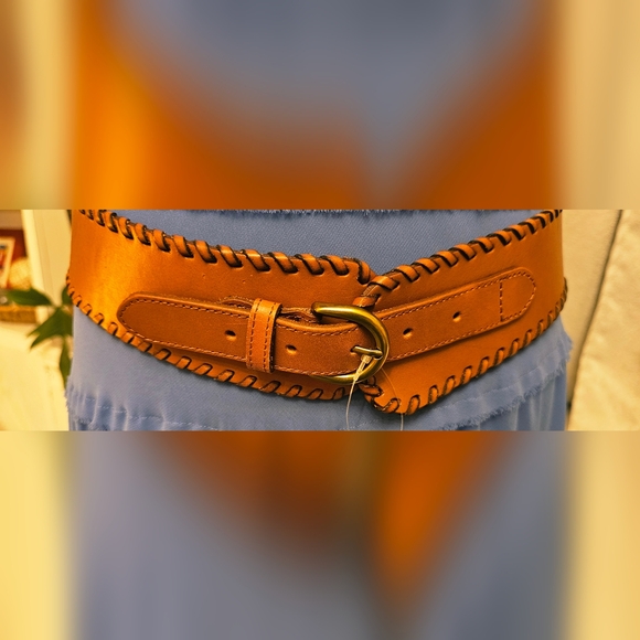 Banana Republic Accessories - Banana Republic Tan Leather Belt